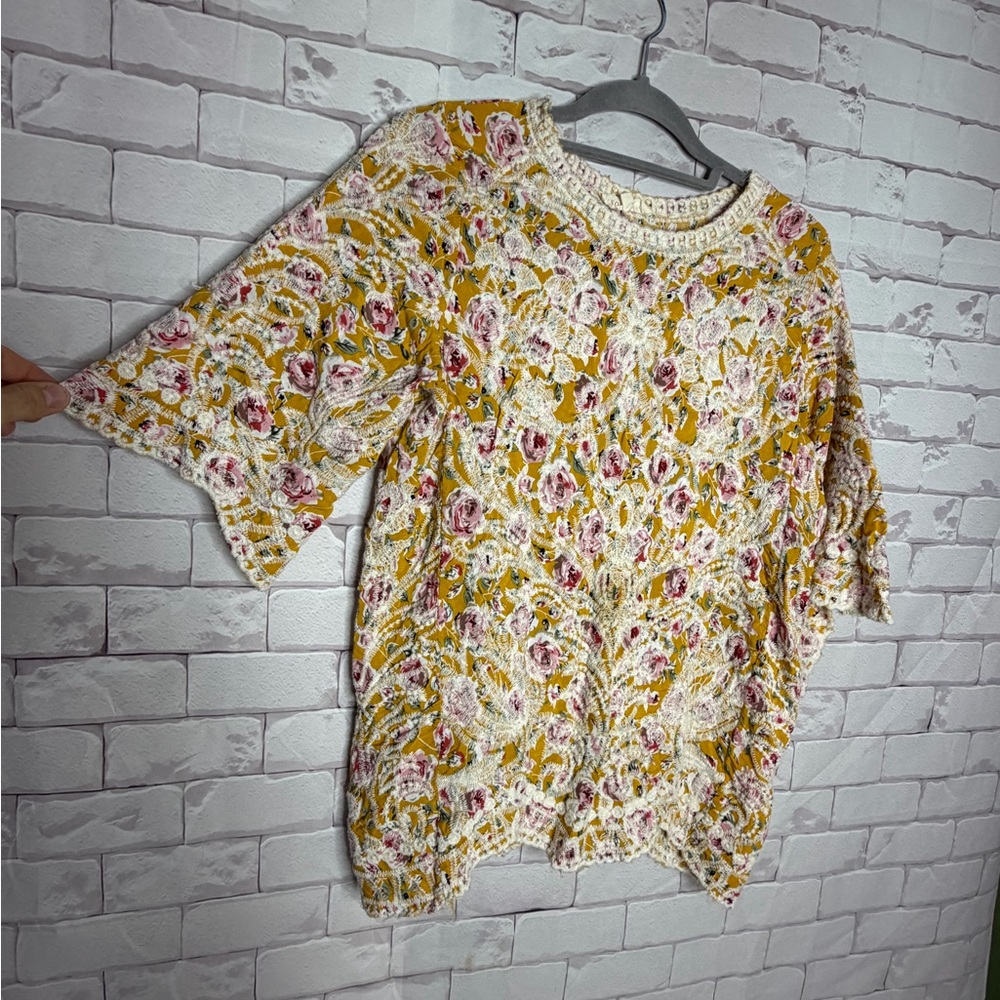 Solitaire Floral Crochet Blouse in Cream and Pink Size‎ M